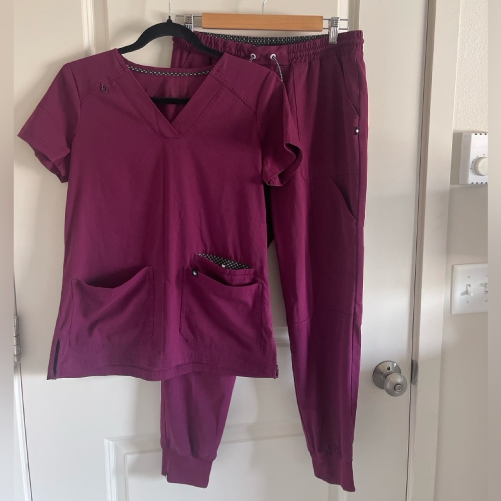 Beyond Scrubs Maroon Scrub Set | XS Top, S Bottoms